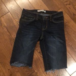 Levi’s , girls 7 , Levi’s cutoff Bermuda length shorts.